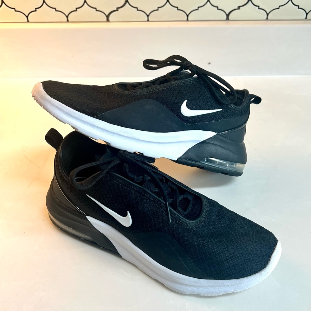Women’s Nike Air Max Motion 2